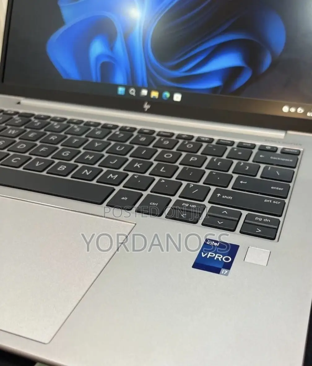New Laptop HP ZBook Firefly 16 G10 16GB Intel Core i7 SSD 512GB