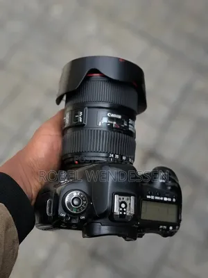 Canon 5D Mark 4
24-105mm Mark 2 Lens