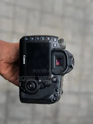Canon 5D Mark 4
24-105mm Mark 2 Lens