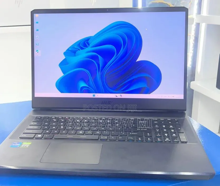 New Laptop MSI Creator 17 B11UG-223 16GB Intel Core i7 SSD 512GB