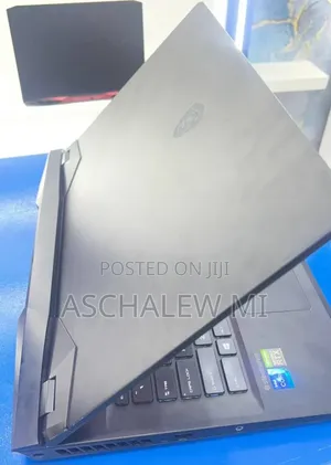 New Laptop MSI Creator 17 B11UG-223 16GB Intel Core i7 SSD 512GB