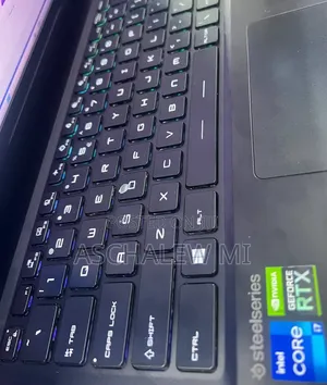 New Laptop MSI Creator 17 B11UG-223 16GB Intel Core i7 SSD 512GB