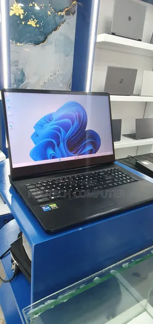 New Laptop MSI GP75 Leopard 16GB Intel Core i7 SSD 512GB