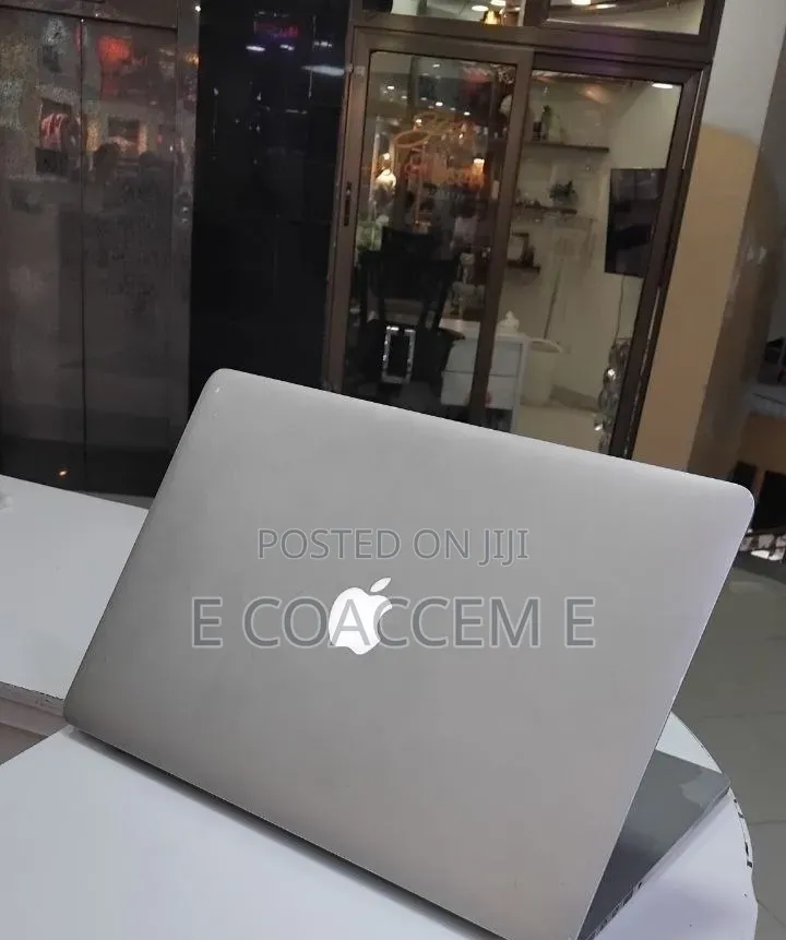 New Laptop Apple MacBook 16GB Intel Core i7 SSD 512GB