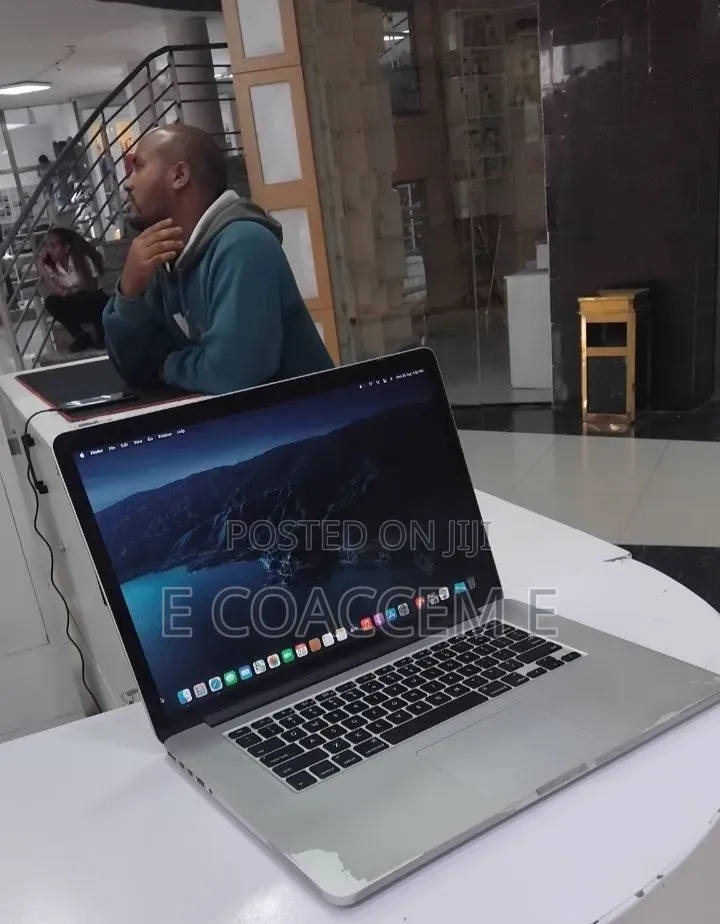 New Laptop Apple MacBook 16GB Intel Core i7 SSD 512GB