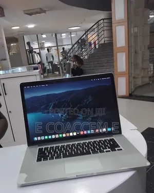New Laptop Apple MacBook 16GB Intel Core i7 SSD 512GB