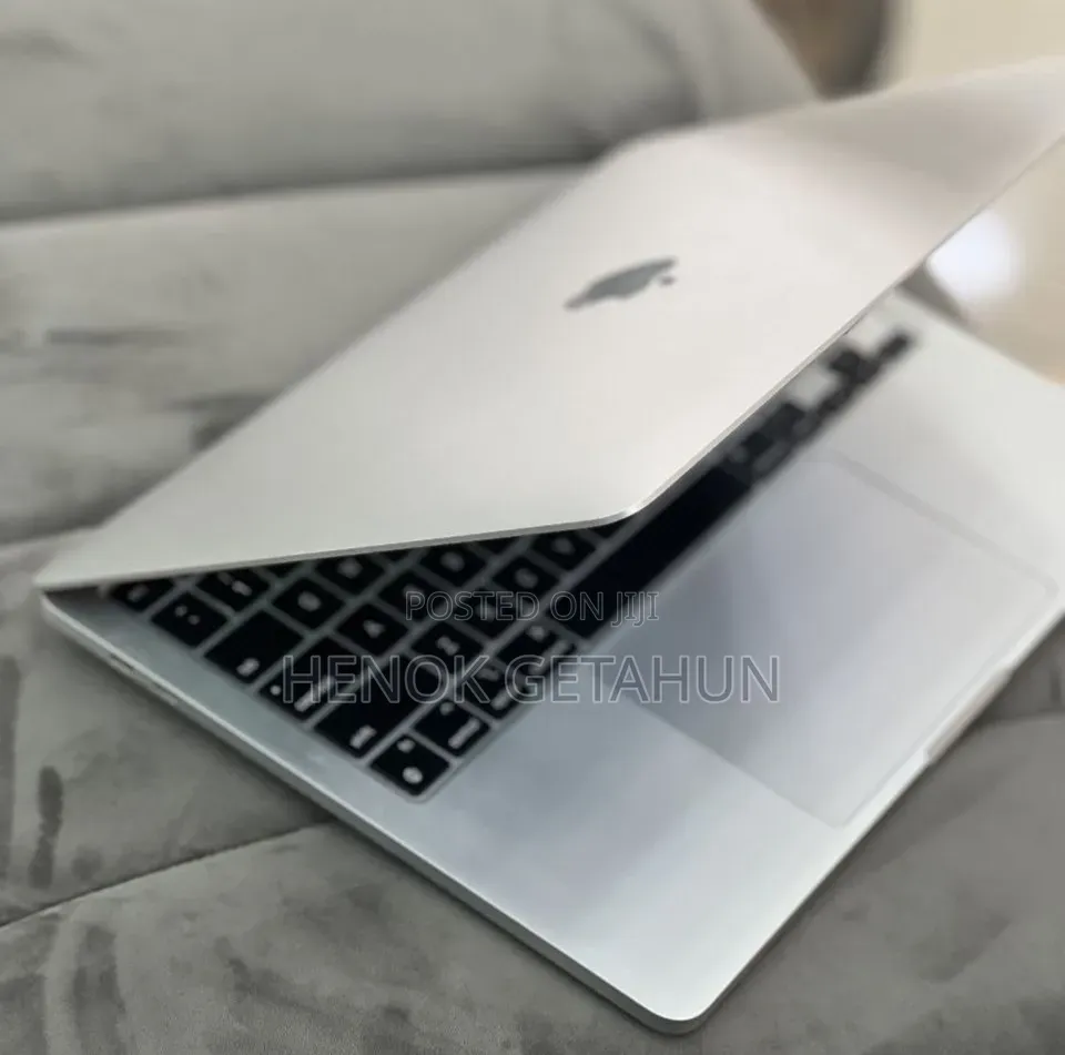 New Laptop Apple MacBook Pro 2022 M2 8GB Apple M2 SSD 512GB
