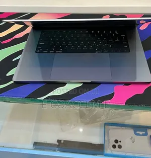 New Laptop Apple MacBook 32GB SSD 512GB