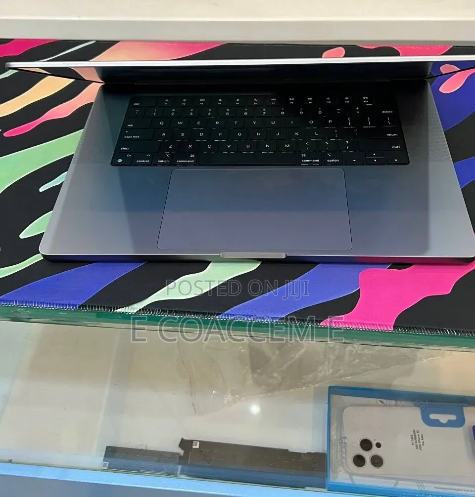 New Laptop Apple MacBook 32GB SSD 512GB