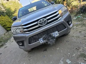 Toyota Hilux 2016 Gray