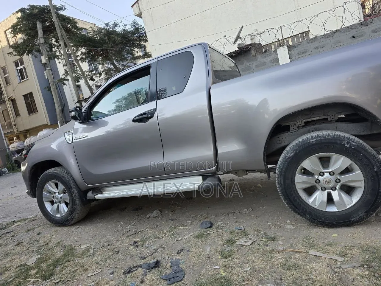 Toyota Hilux 2016 Gray