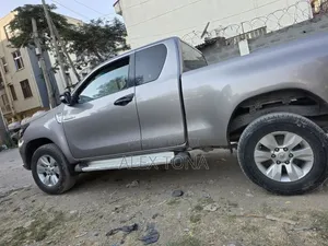 Toyota Hilux 2016 Gray