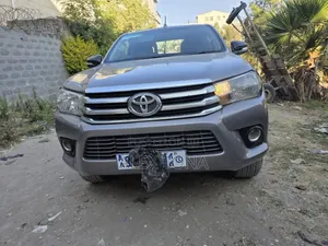 Toyota Hilux 2016 Gray