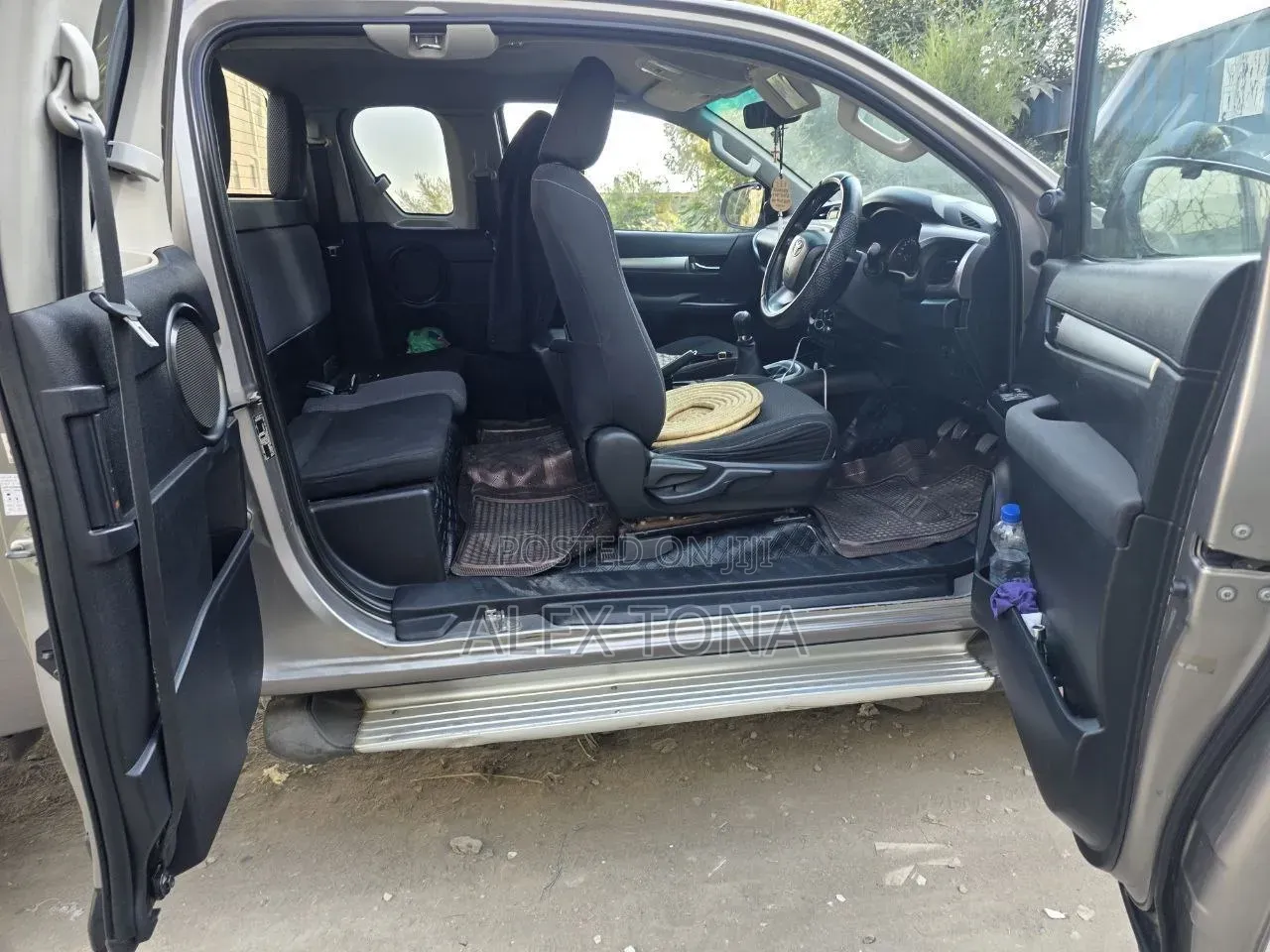 Toyota Hilux 2016 Gray