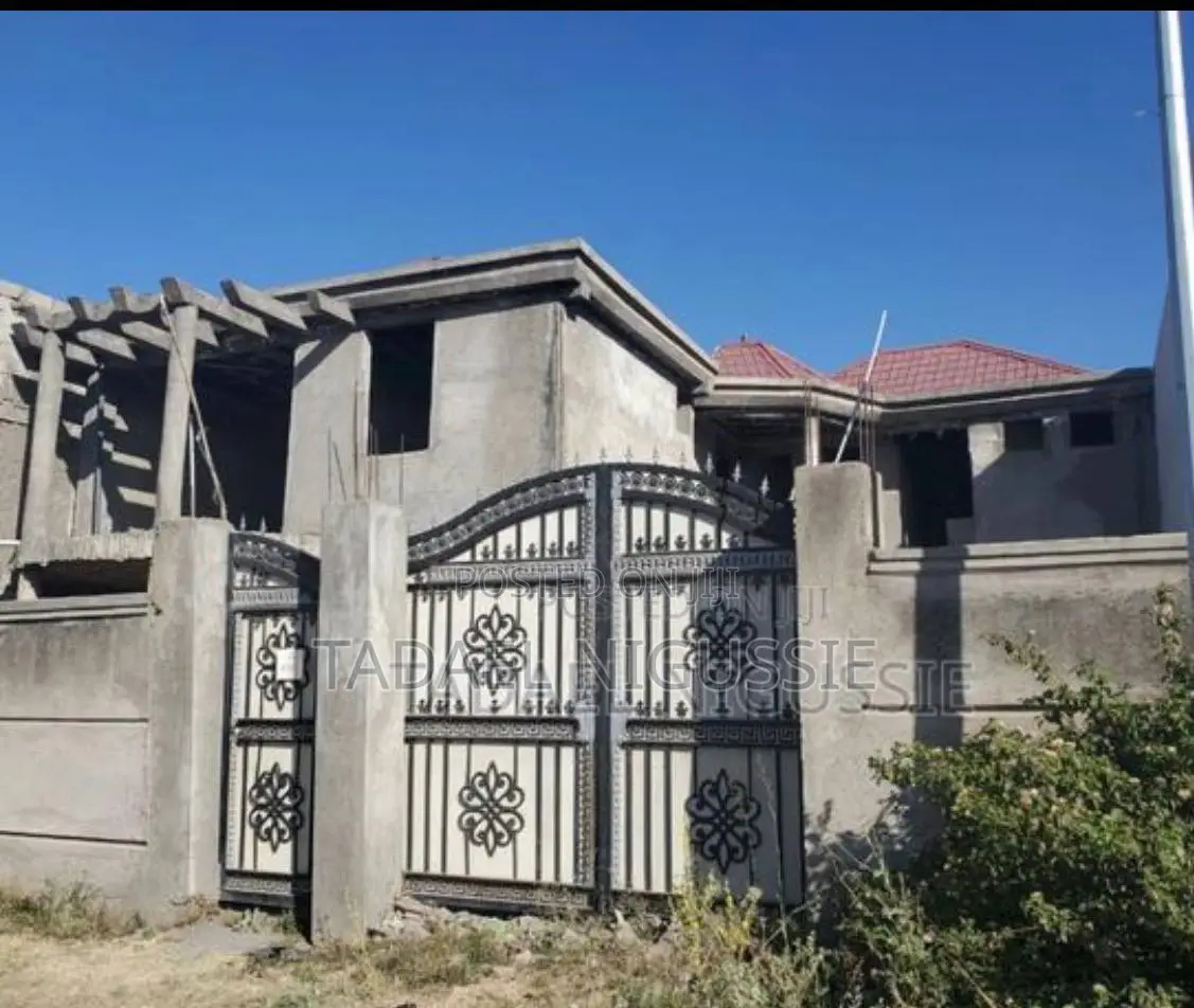 5bdrm House in Sunshine Area –, East Shewa for sale