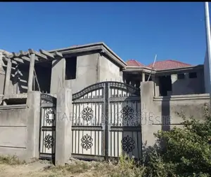 5bdrm House in Sunshine Area –, East Shewa for sale