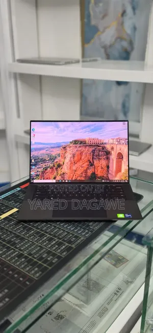 New Laptop Dell Precision 5560 16GB Intel Core i9 SSD 512GB