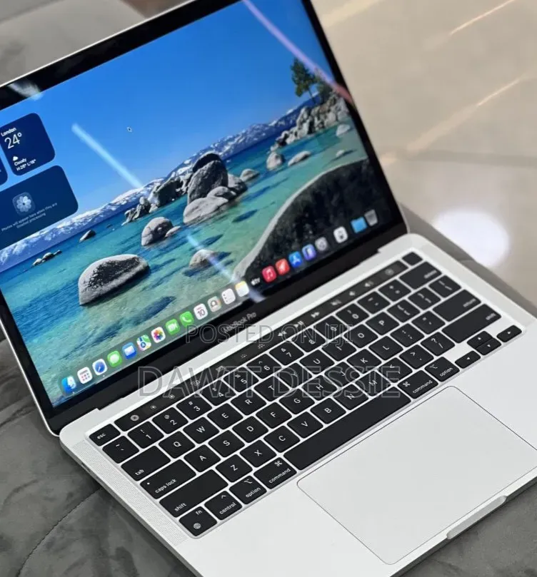 New Laptop Apple MacBook Pro 2022 M2 8GB Apple M2 SSD 512GB