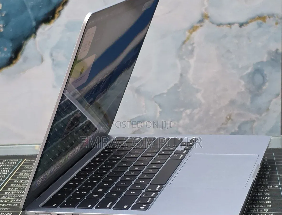 New Laptop Apple MacBook Air 2025 M4 16GB Apple M4 SSD 256GB