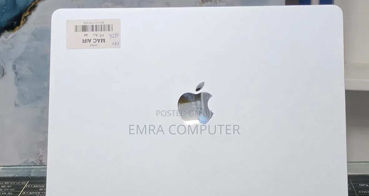 New Laptop Apple MacBook Air 2025 M4 16GB Apple M4 SSD 256GB