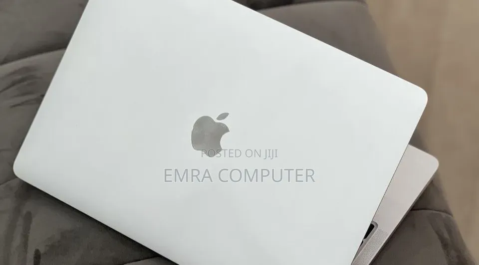 New Laptop Apple MacBook Pro 2022 M2 8GB Apple M2 SSD 512GB