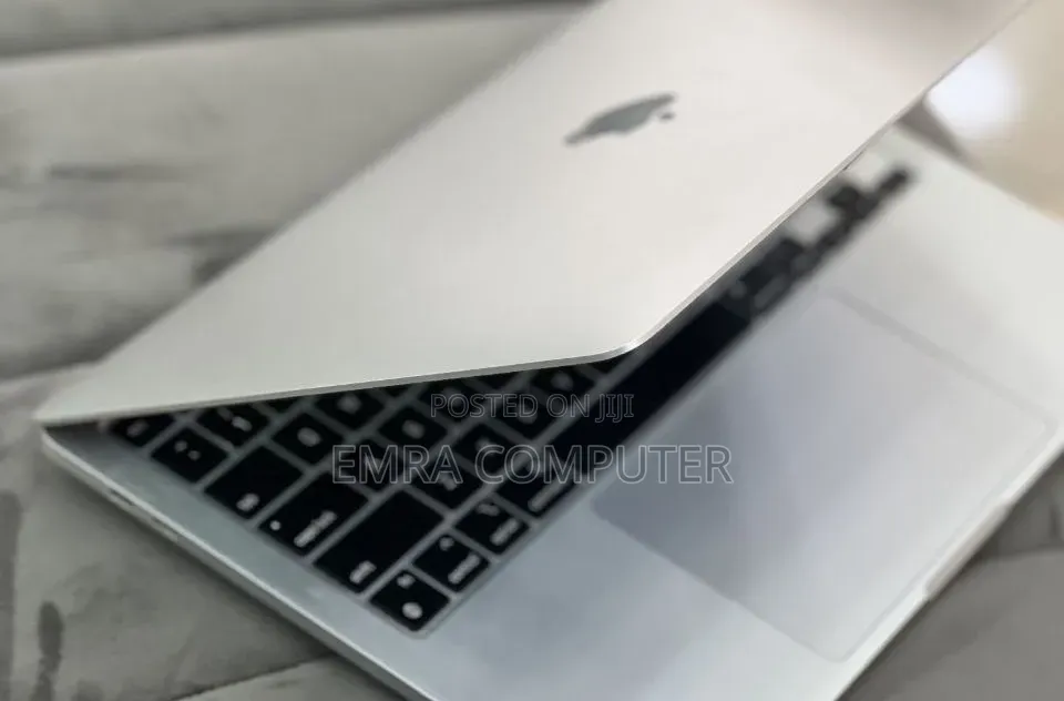 New Laptop Apple MacBook Pro 2022 M2 8GB Apple M2 SSD 512GB