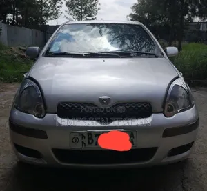 Toyota Vitz 2004 Silver