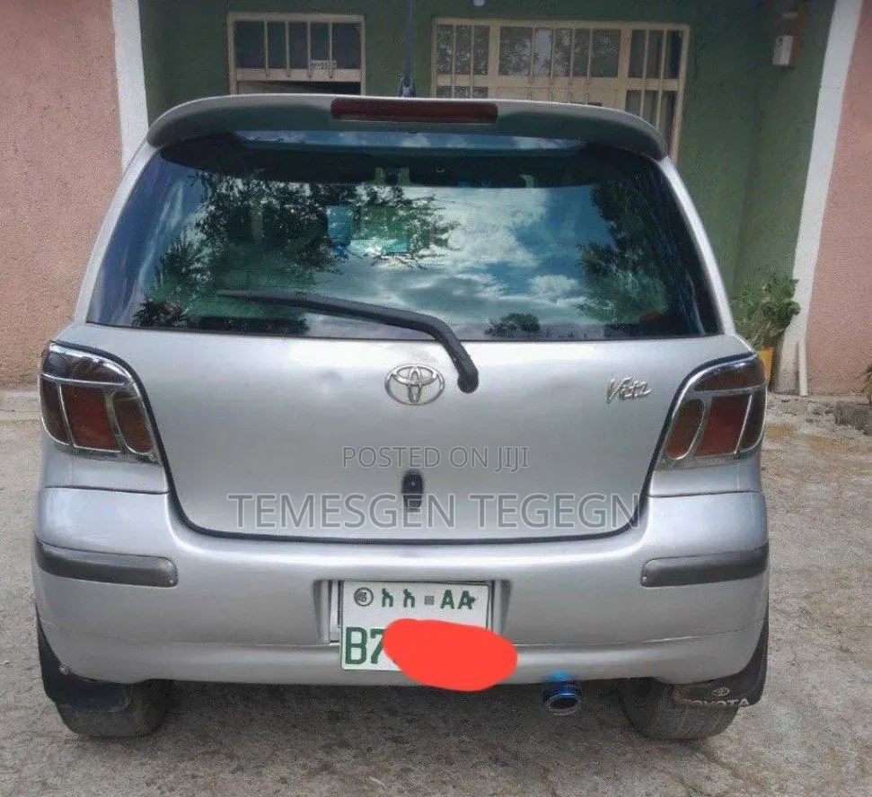 Toyota Vitz 2004 Silver