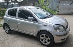 Toyota Vitz 2004 Silver