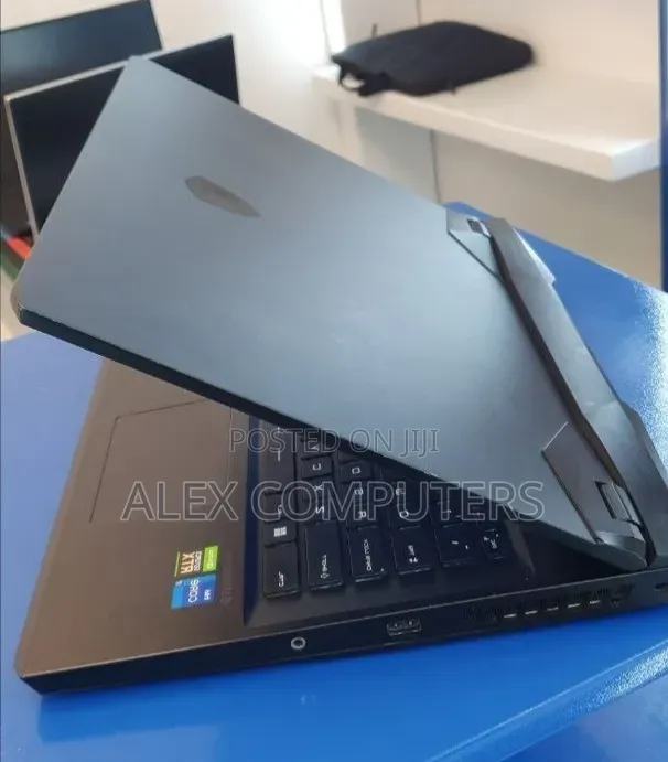New Laptop MSI GP75 Leopard 16GB Intel Core i7 SSD 1T