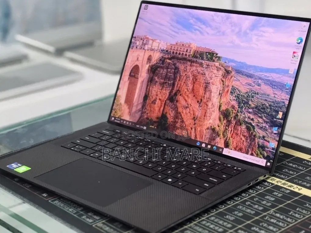 New Laptop Dell Precision 5560 16GB Intel Core i9 SSD 512GB