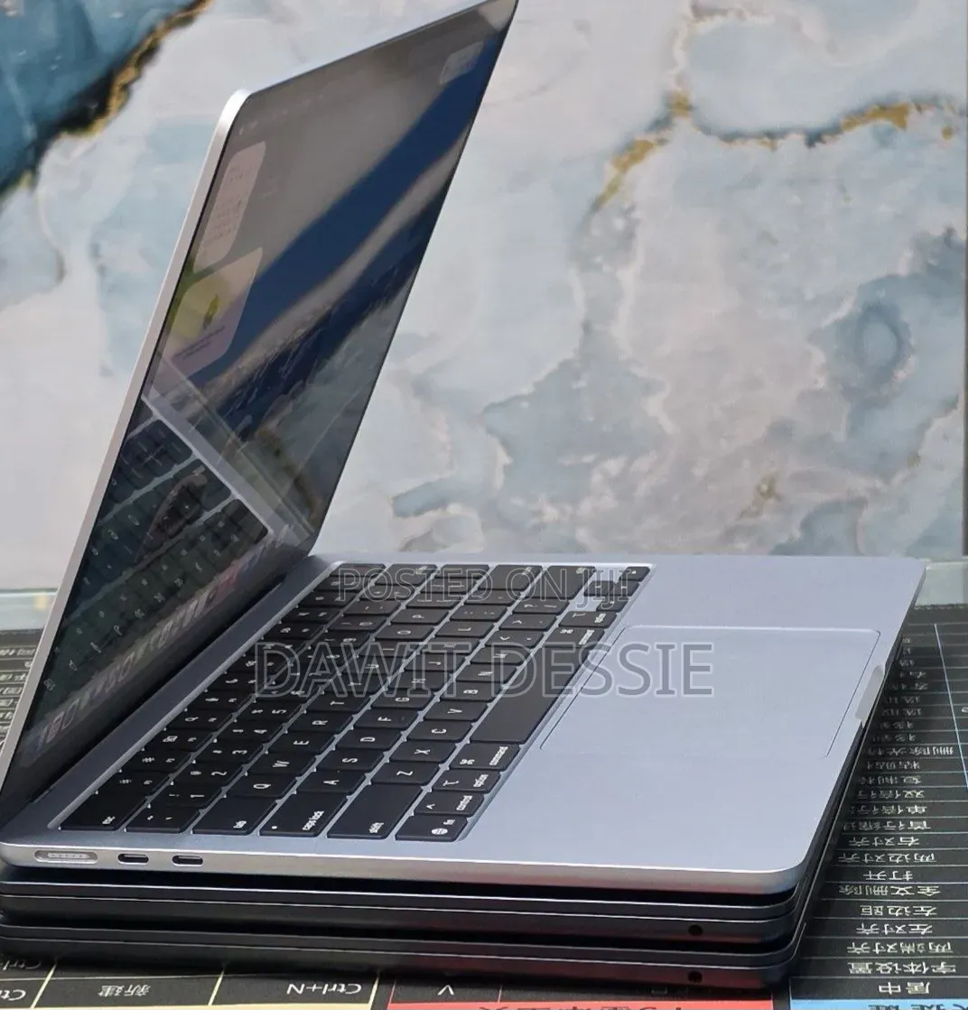 New Laptop Apple MacBook Air 2025 M4 16GB Apple M4 SSD 256GB