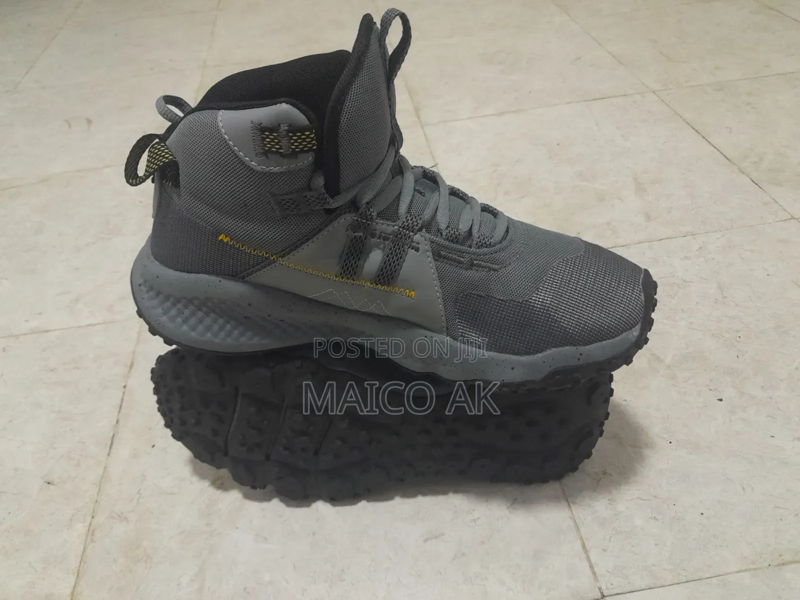 Under Armour Charged Maven