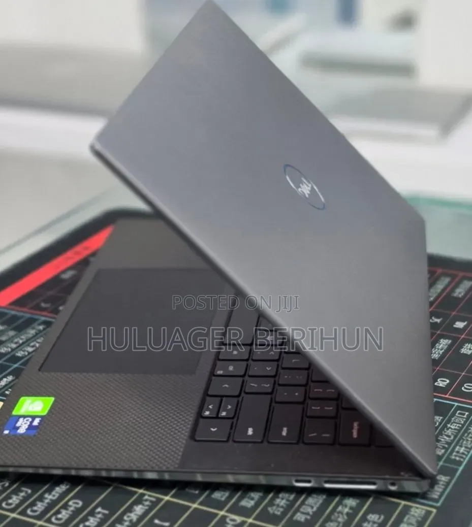 New Laptop Dell Precision 5560 16GB Intel Core i9 SSD 512GB