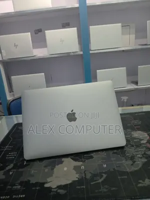 New Laptop Apple MacBook Pro 2022 M2 8GB Apple M2 SSD 512GB