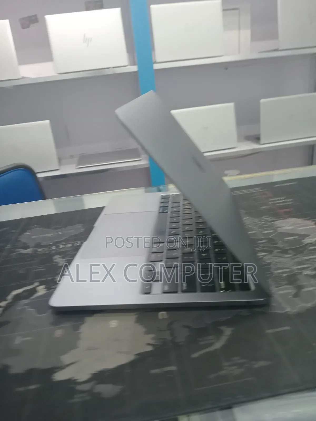 New Laptop Apple MacBook Pro 2022 M2 8GB Apple M2 SSD 512GB