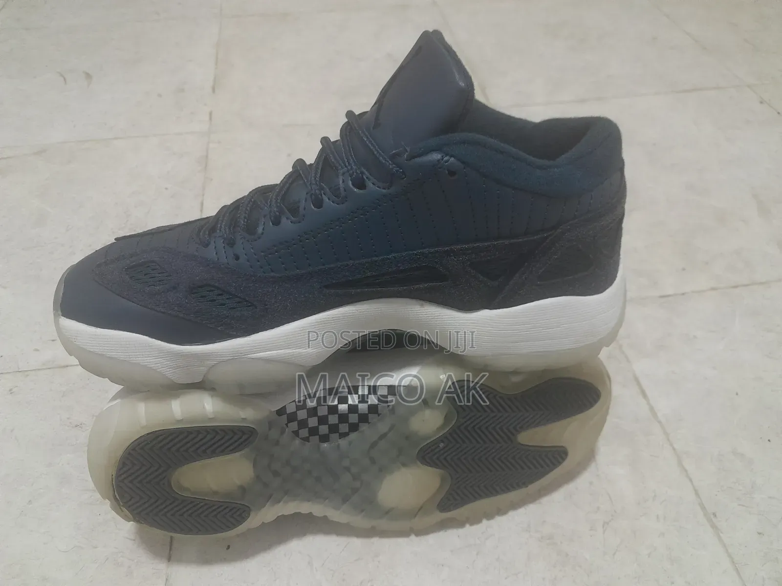 Air Jordan Retro Low IE
