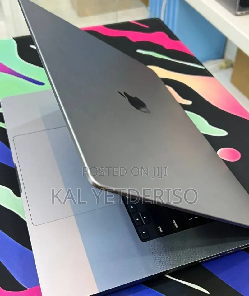 New Laptop Apple MacBook Pro 2021 M1 32GB Apple M1 SSD 512GB
