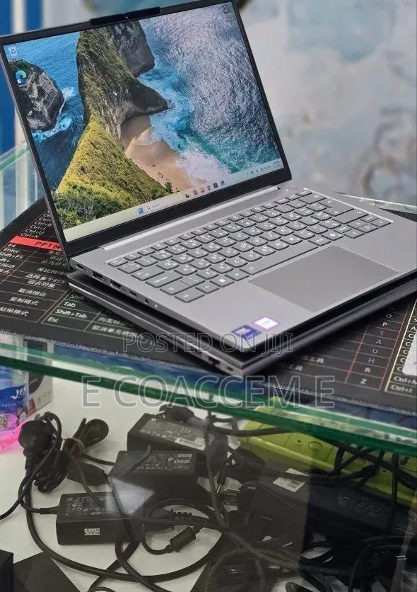 New Laptop Lenovo ThinkBook 14 G8 IAL 16GB Intel Core Ultra 7 SSD 512GB