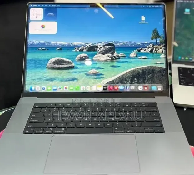 New Laptop Apple MacBook Pro 2023 M3 Pro 8GB Apple M3 SSD 512GB
