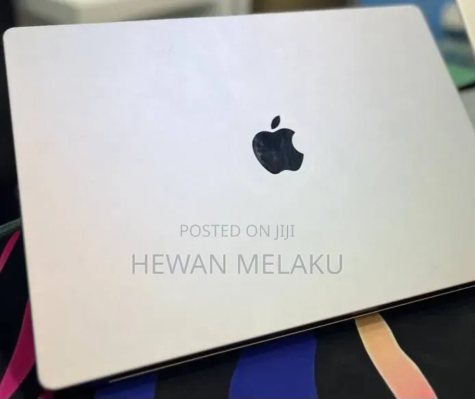 New Laptop Apple MacBook Pro 2023 M3 Pro 8GB Apple M3 SSD 512GB