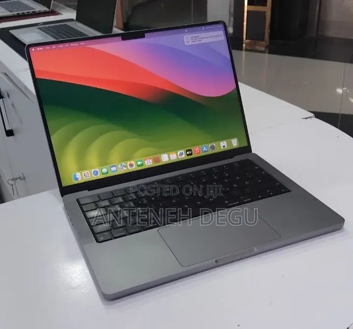 New Laptop Apple MacBook Pro 2021 M1 32GB Apple M1 Pro SSD 1T