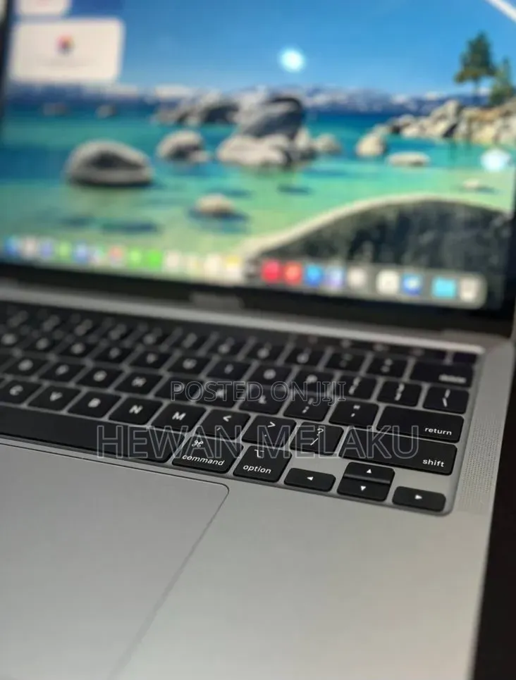 New Laptop Apple MacBook Pro 2020 M1 8GB Apple M1 SSD 256GB