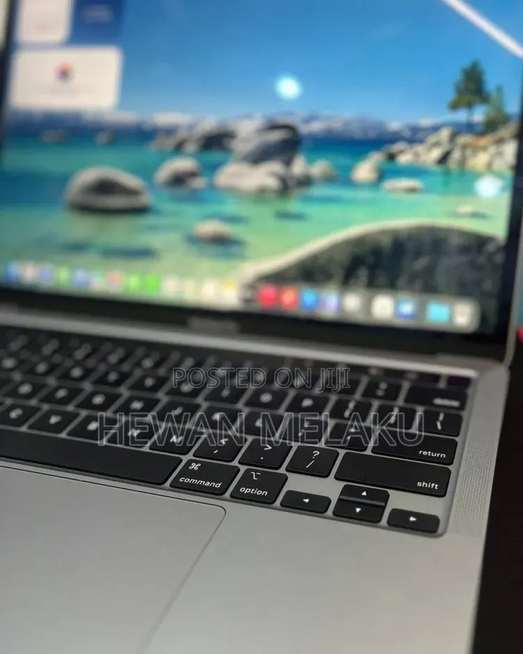 New Laptop Apple MacBook Pro 2020 M1 8GB Apple M1 SSD 256GB