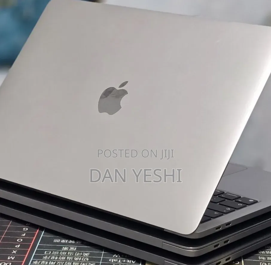 New Laptop Apple MacBook Pro 2020 M1 8GB Apple M1 SSD 512GB