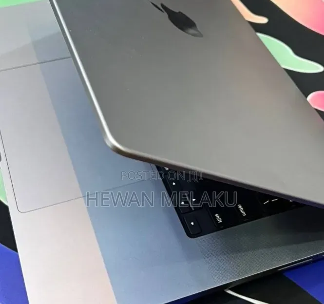 New Laptop Apple MacBook Pro 2021 M1 32GB Apple M1 Pro SSD 512GB