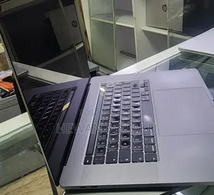 New Laptop Apple MacBook Pro 2019 16GB Intel Core i7 SSD 512GB