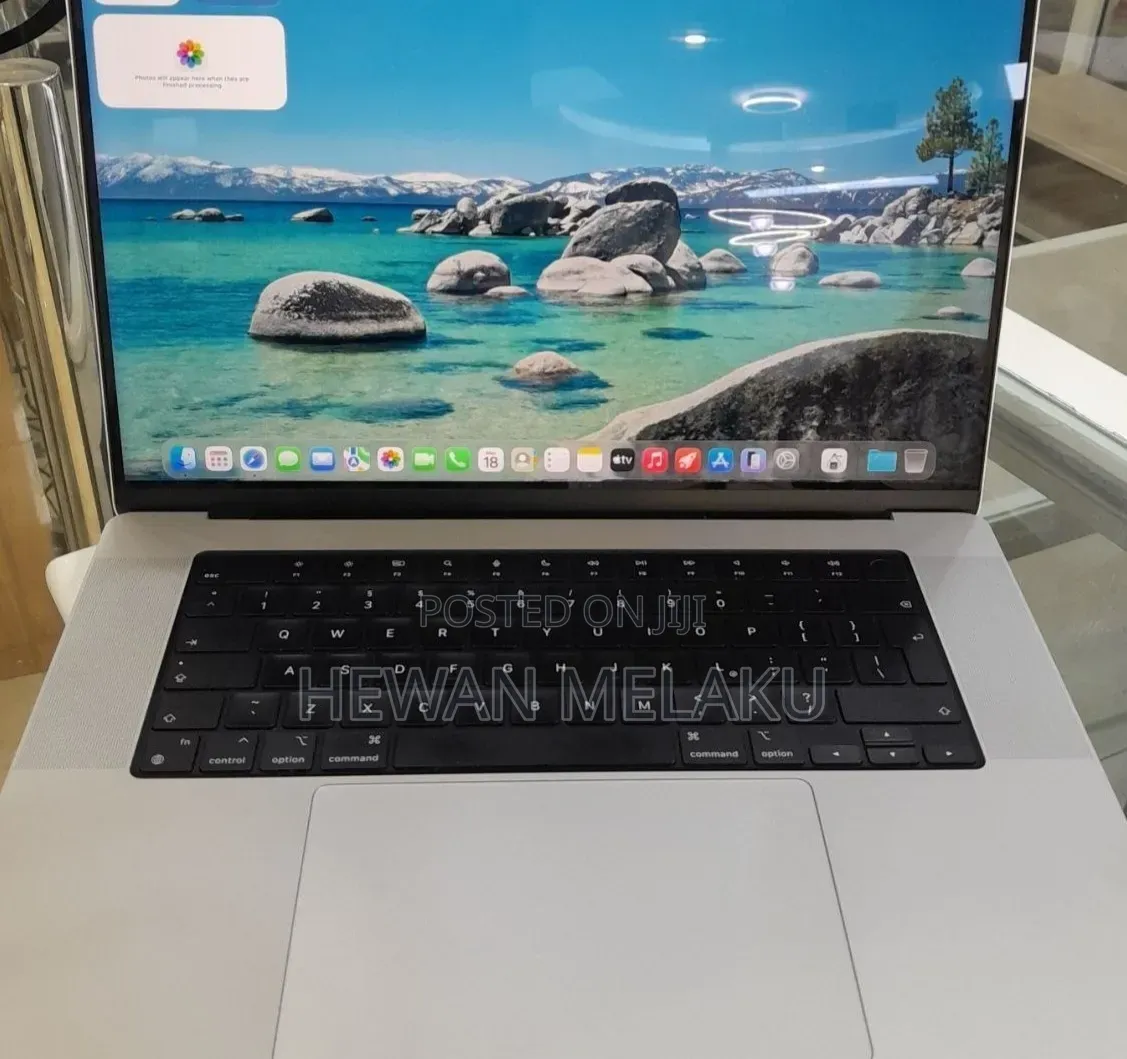 New Laptop Apple MacBook Pro 2020 M1 32GB Apple M1 Pro SSD 1T