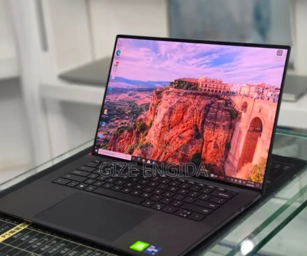 New Laptop Dell Precision 5560 16GB Intel Core i9 SSD 512GB
