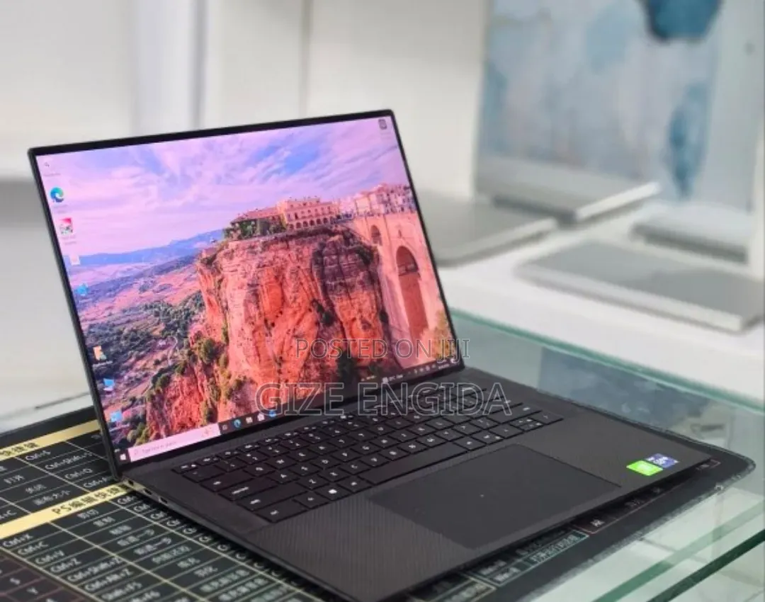 New Laptop Dell Precision 5560 16GB Intel Core i9 SSD 512GB